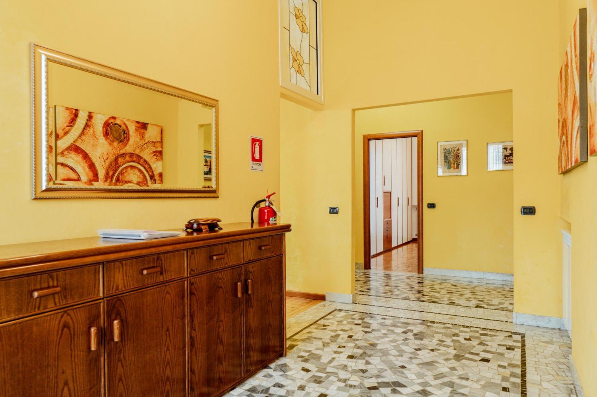 Luxe Apartment Near Milano, Rho Fiera E Mxp Busto Arsizio Eksteriør bilde